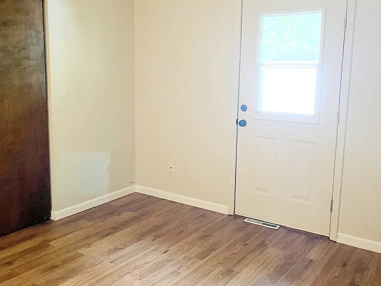 4005 Cleveland Rd E — Photo 6