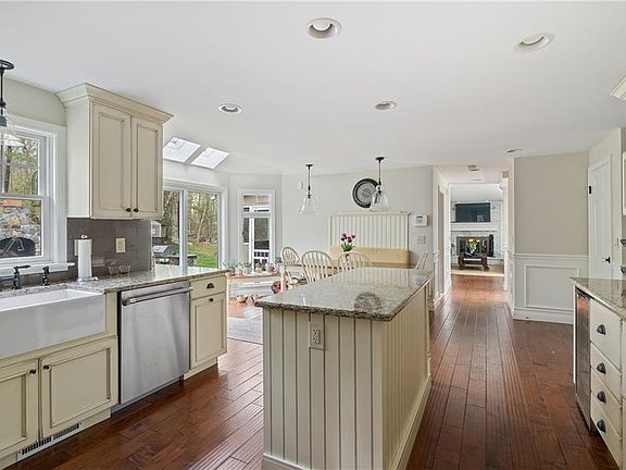 5th image of 25 Severn Ct