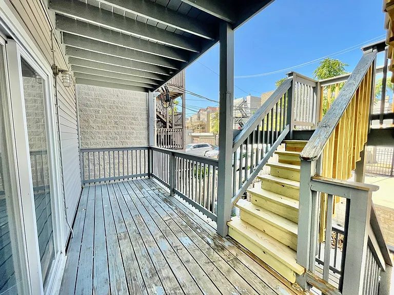 2424 W Iowa St — Photo 13