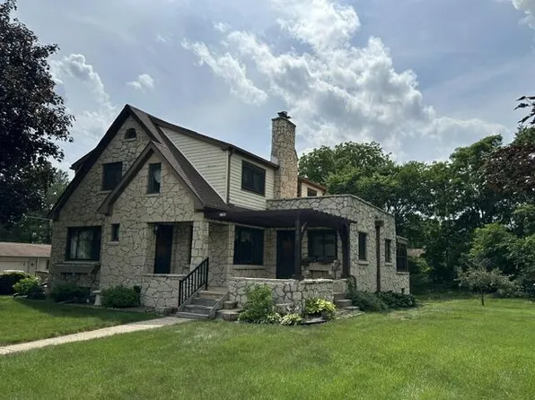 2145 Hillcrest DRIVE, East Troy, WI 53120