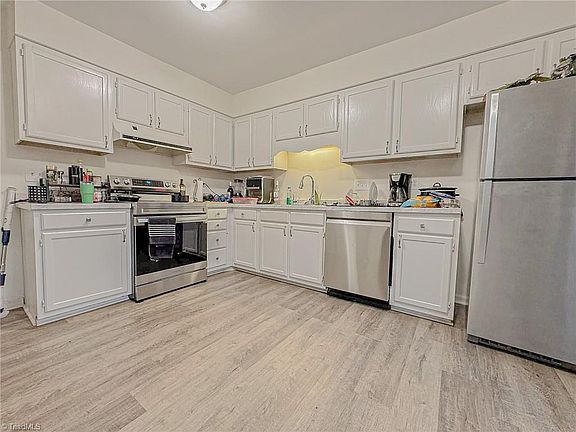 3rd image of 1445 Bailey Cir