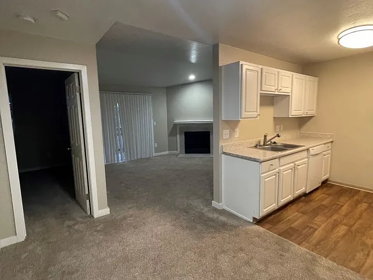 Signature Apartments — Photo 27