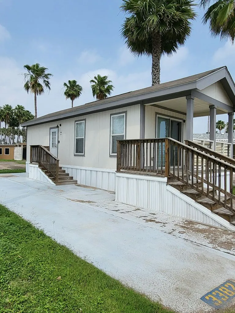 1 bed, 1.0 bath, 385 sqft, $1,300 — Photo 1