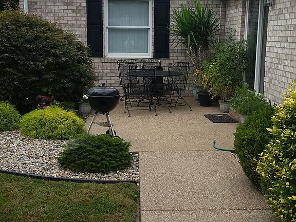 4th image of 12 Stanley Cir