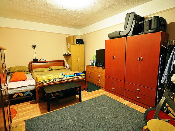 4th image of 92-05 Whitney Ave APT A66