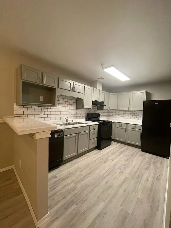 Alexis Apartments — Photo 1