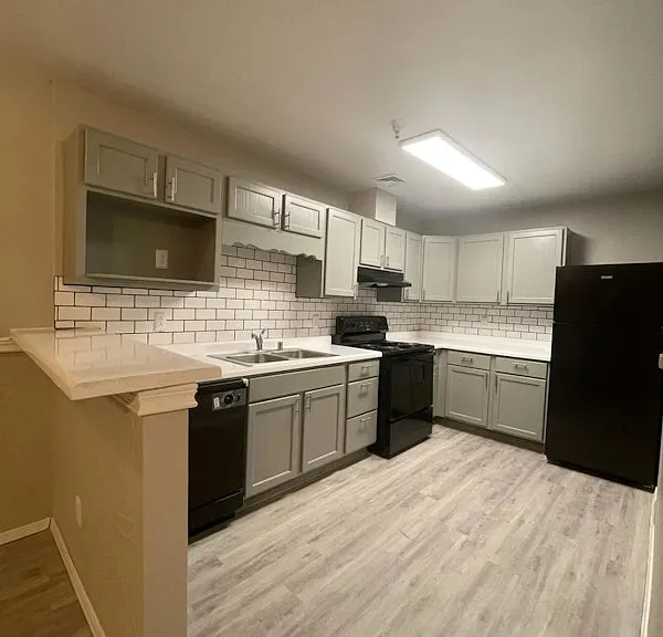 Alexis Apartments — Photo 1