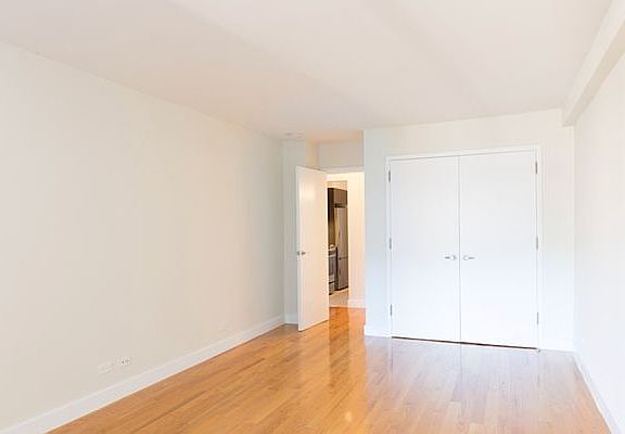 3rd image of 150 E 55th St #6D