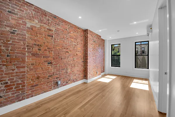 Rented by True Real Estate Group | media 12