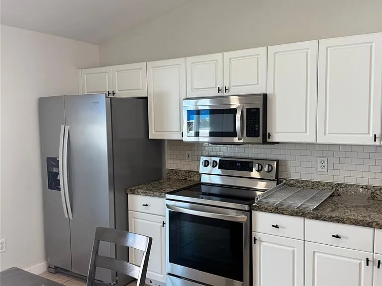 1203 SW 34th Ter — Photo 4