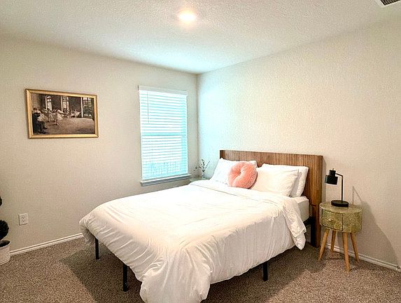 2nd image of 3019 Lindenwood Way