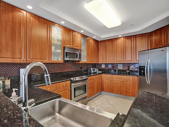 3rd image of 2633 NE 14th Avenue #400