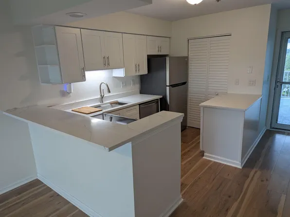 138 W Mariners Cay Dr, Folly Beach, SC 29439