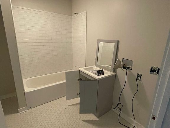5th image of 903 Saint Joseph St #903