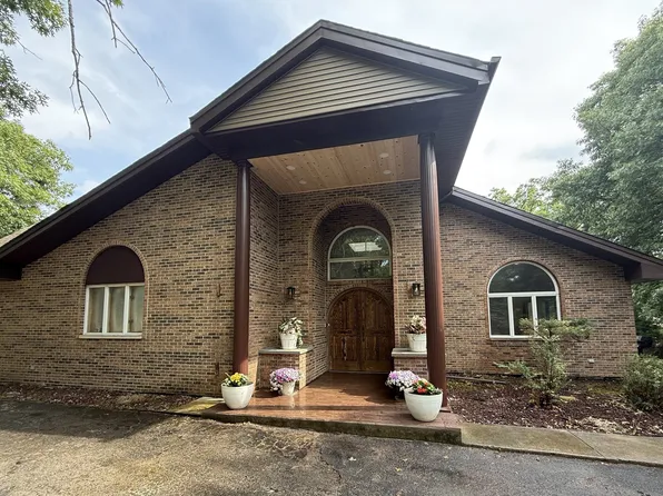 8951 W 99th St, Palos Hills, IL 60465