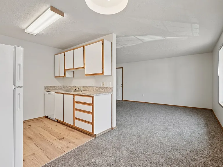 Valley Crest Apartments — Photo 9