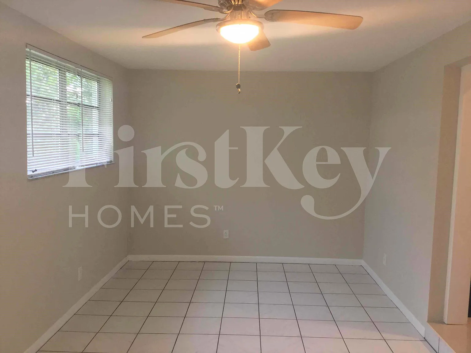 3 bed, 2.0 bath, 1641 sqft, $3,385 — Photo 4