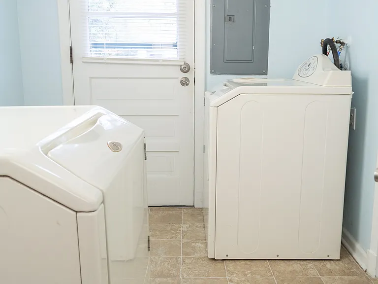 409 Seabury Ave — Photo 9