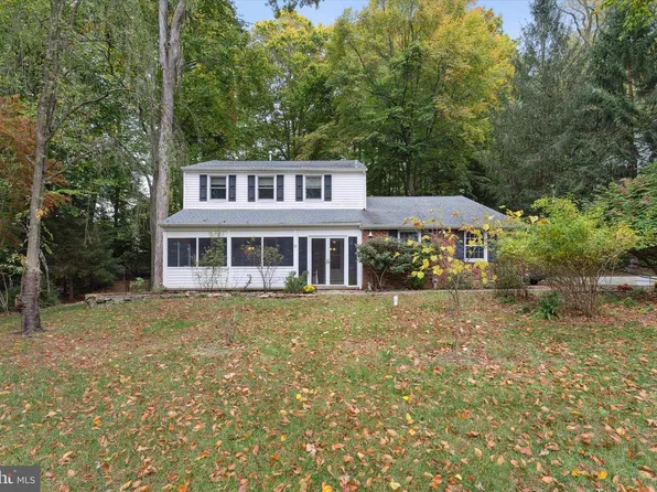 77 Wood Stream Dr, Langhorne, PA 19053