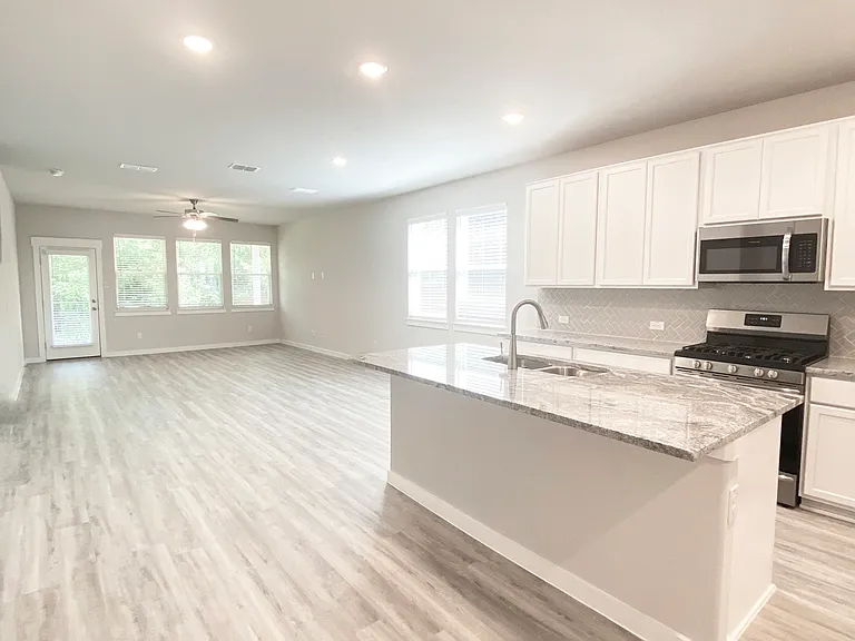 4011 Goldfinch Hvn — Photo 6