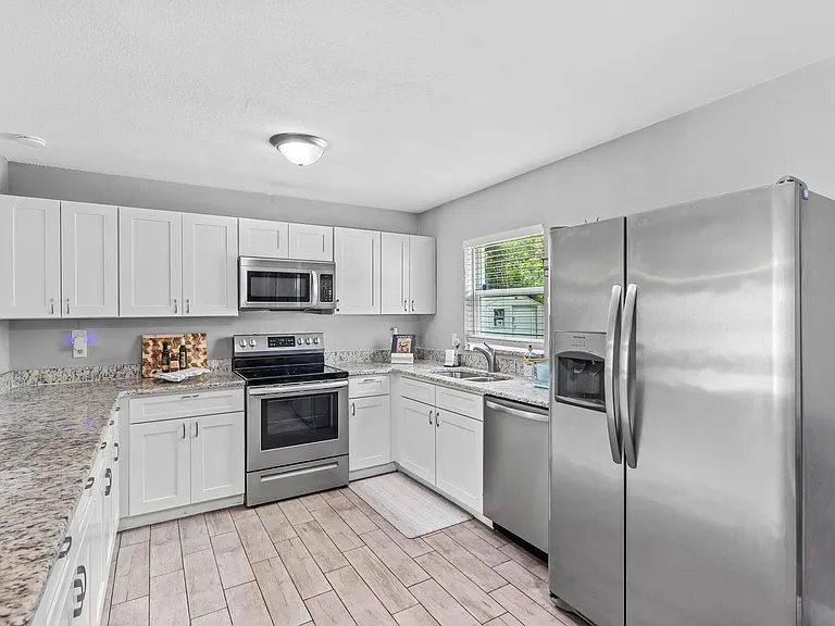 2813 Durham St — Photo 9