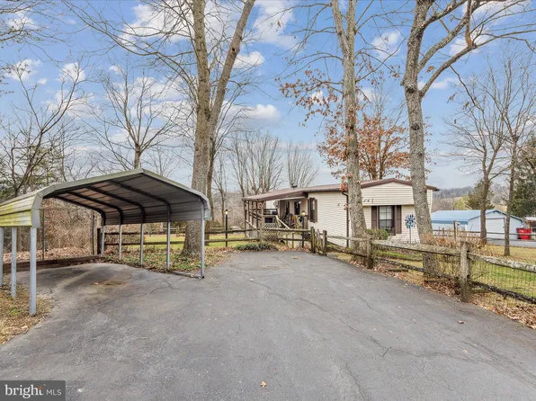 148 Parry Dr, Falling Waters, WV 25419