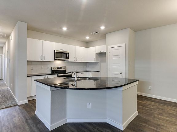 3rd image of 617 Blackland Dr