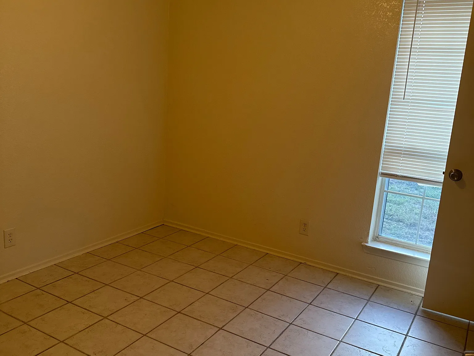 3 bed, 1092 sqft, $1,300 — Photo 4