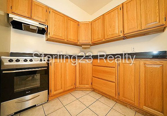 2nd image of 2566 12th St APT 4B