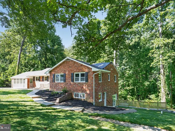 5940 Saint John Dr, Alexandria, VA 22310
