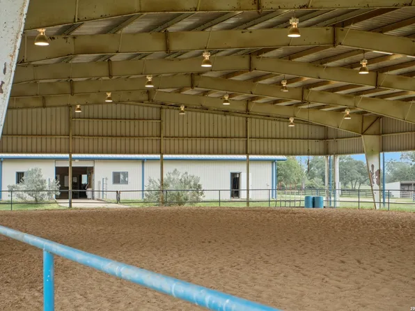 1025 Horse Lane, WEIMAR, TX 78962