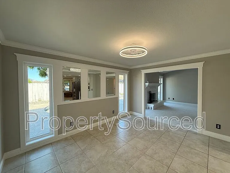1351 Aksland Dr — Photo 11