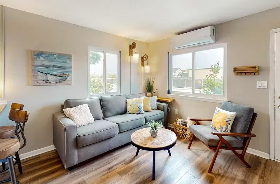 Bright sunshine pours in this end unit through multiple windows