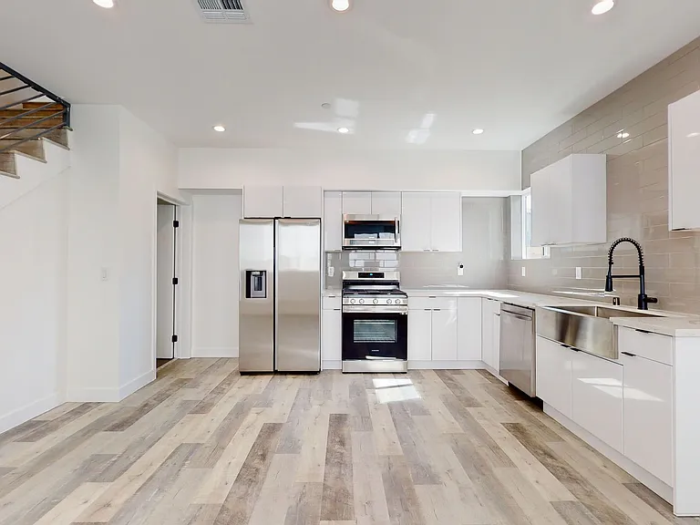 3 & 4 Bed 2-Story Townhomes with Covered Parking Spots Available! — Photo 16