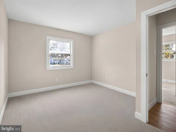31 Crider Ave, Moorestown, NJ 08057