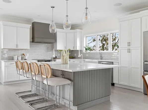 24 Mount Zion Rd, Melrose, MA 02176