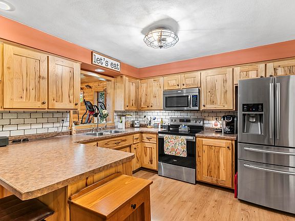 2nd image of 1261 Gavin Rd