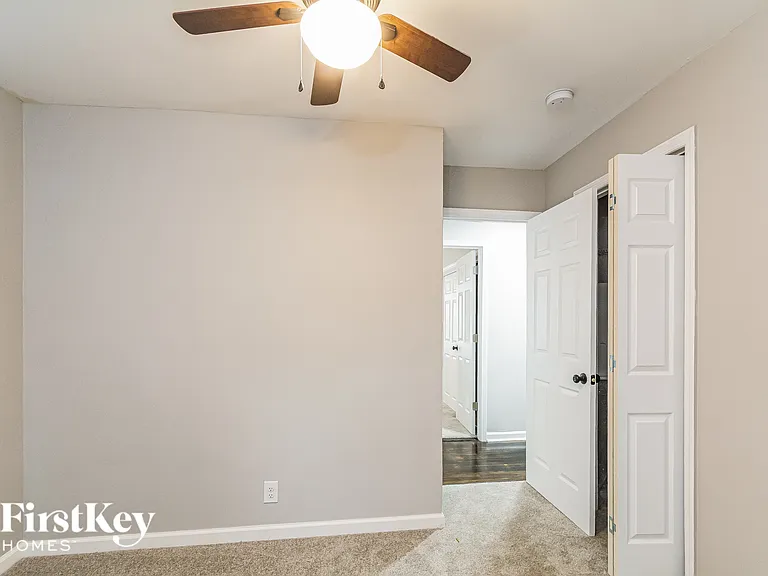 401 Sparella St — Photo 11
