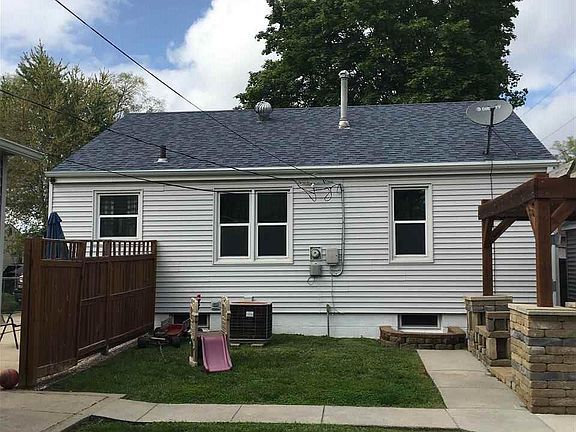 4th image of 1001 Hopkins Dr