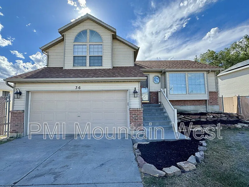 4 bed, 3.0 bath, 1876 sqft, $2,295 — Photo 1