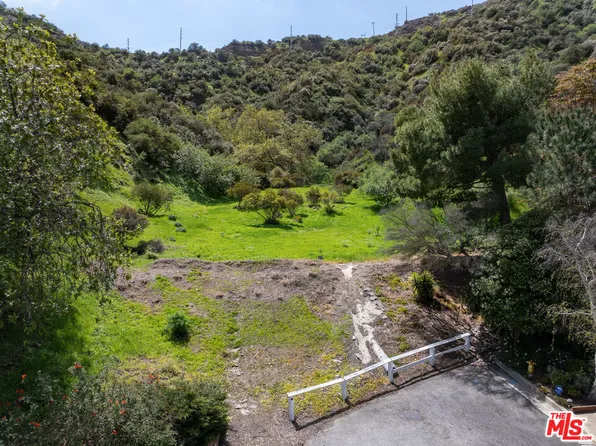 3423 Standish Dr, Encino, CA 91436