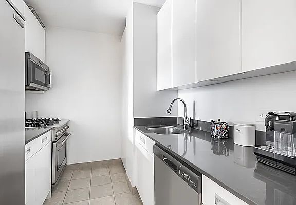3rd image of 99 John St APT 2206