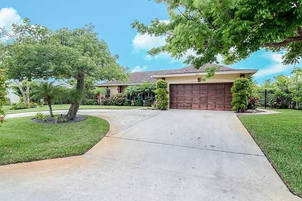 Home For Sale In Lake Clarke Shores