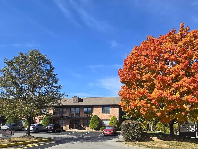 Breckinridge Pointe Apartments — Photo 13