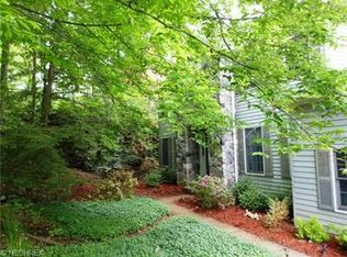 9447 Stover Ln, Brecksville, OH