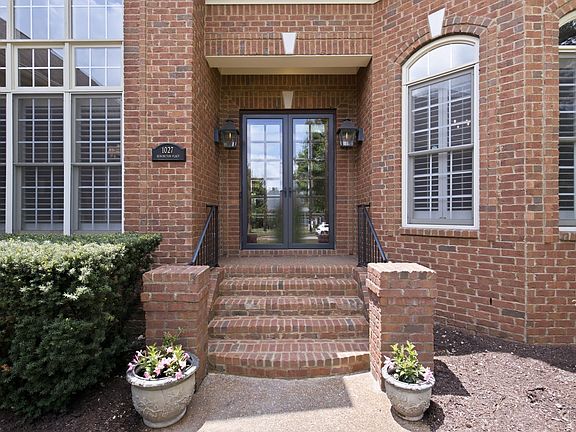 5th image of 1027 Benington Pl