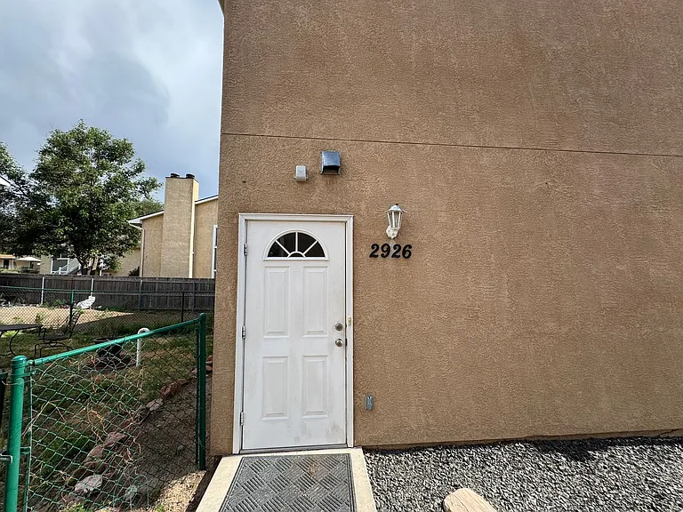 2926 Main St #B — Photo 2