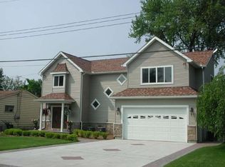 1292 Brambles Dr, Waterford, MI