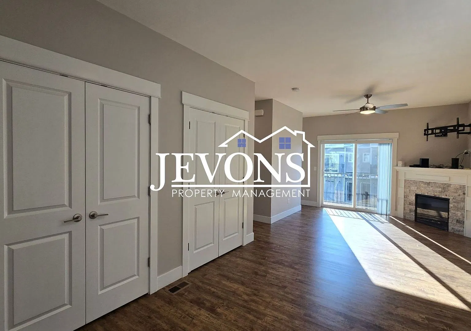 Spacious 3-Bed Townhouse in Yakima In-Unit Washer/Dryer, 1-Car Garage & 2 Outdoor Spots — Photo 3