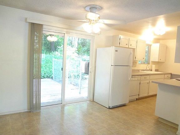 4th image of 6026 189th Avenue Ct E